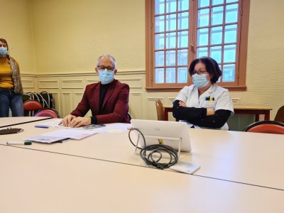 Franck Estève, directeur-général adjoint du CH de Dieppe, et Stéphanie Robaday-Voisin, infectiologue, ont géré la crise.