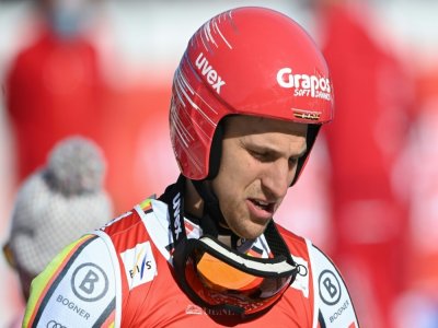 Le skieur allemand Josef Ferstl après sa chute lors de la descente de Garmisch-Partenkirchen, le 5 février 2021 - Christof STACHE [AFP]