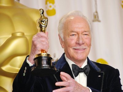 Le comédien Christopher Plummer reçoit un Oscar à Hollywood, le 26 février 2012 - Joe KLAMAR [AFP/Archives]