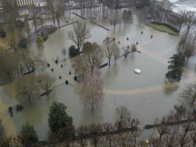 Vue aérienne sur un parc inondé à Saintes (Charente-Maritime) le 6 février 2021 - MEHDI FEDOUACH [AFP]