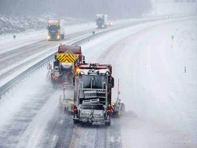 Chasse-neige sur une autoroute à Holten, aux Pays-Bas, le 7 février 2021 - Vincent Jannink [ANP/AFP]