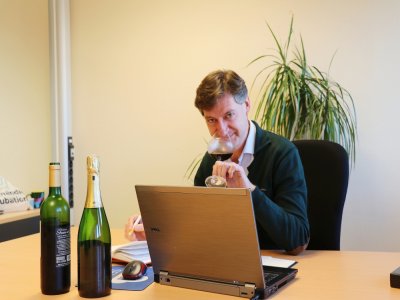 Fabrice Mauge, fondateur de Vino Virtual, une start-up lancée en février 2020. Il organise des salons virtuels dédiés aux professionnels du vin et des spiritueux.