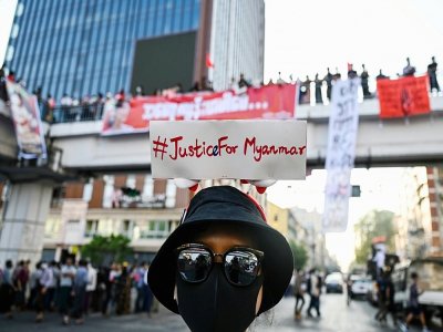 Manifestation contre le coup d'Etat militaire en Birmanie, le 8 février 2021 à Rangoun - YE AUNG THU [AFP]