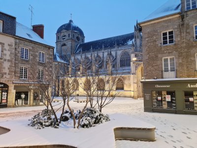 La neige est tombée à Alençon.