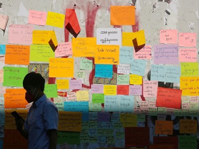 Des messages de soutien aux manifestants contre le coup d'Etat, à Rangoun le 11 février 2021 - STR [AFP]