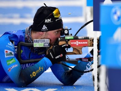 Le Français Simon Desthieux, au tir couché lors de l'épreuve du 10 km sprint aux Championnats du monde de biathlon, le 12 février 2021 à Pikljuka (Slovénie) - Jure Makovec [AFP]