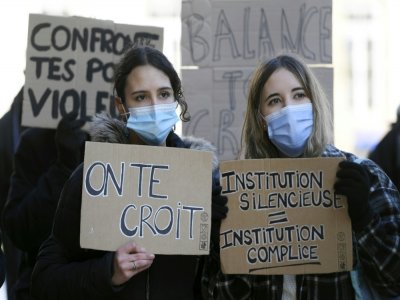 Des étudiants de l'Institut d'études politiques (IEP) de Strasbourg se sont réunis le 12 février 2021 pour dénoncer la "culture du viol" présente, selon eux, dans l'établissement - FREDERICK FLORIN [AFP]