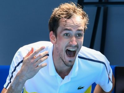 Le Russe Daniil Medvedev, après avoir perdu le 3e set contre le Serbe Filip Krajinovic, lors du 3e tour de l'Open d'Australie, le 13 février 2021 à Melbourne - William WEST [AFP]
