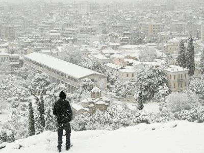 Le centre ville d'Athènes après de lourdes chutes de neige le 16 février 2021 - LOUISA GOULIAMAKI [AFP]