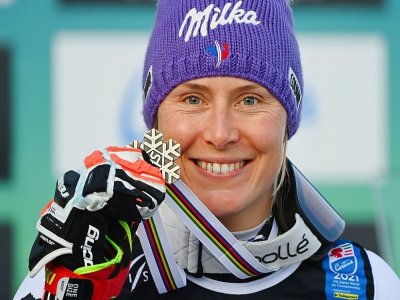La Française Tessa Worley, médaillée de bronze du slalom parallèle aux Championnats du monde, le 16 février 2021 à Cortina d'Ampezzo (Italie) - ANDREAS SOLARO [AFP]