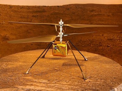 Une maquette en taille réelle de l'hélicoptère de la Nasa Ingenuity, qui tentera de réaliser le premier vol motorisé sur une autre planète - Patrick T. FALLON [AFP]