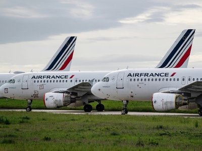 Des avions Air France sur le tarmac de l'aéroport de Roissy-Charles-de-Gaulle pendant l'épidémie de coronavirus, en avril 2020 - BERTRAND GUAY [AFP/Archives]