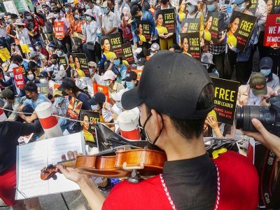 Manifestation de musiciens devant l'ambassade de France à Rangoun, le 19 février 2021 - Sai Aung Main [AFP]