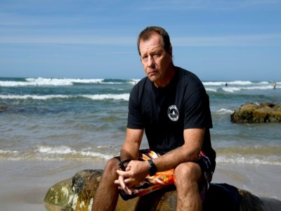 Dave Pearson, l'Australien qui a fondé le "Bite Club" ou "Club des mordus" après avoir survécu à une attaque de requin, photographié le 23 janvier 2021 à Port Macquarie - Wendell Teodoro [AFP]