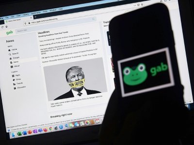 Le réseau social Gab ne cache pas ses affinités avec Donald Trump et la mouvance QAnon - Olivier DOULIERY [AFP]