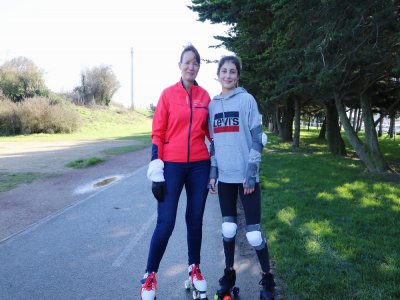 Virginie Ordonneau et sa fille Juane Walle ont profité de leur séjour en famille pour acheter des patins à roulettes. Gare aux chutes sur la voie verte !