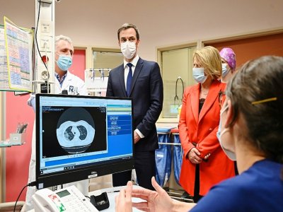 Olivier Véran en visite à l'hôpital de Dunkerque le 24 février 2021 - Denis CHARLET [POOL/AFP]