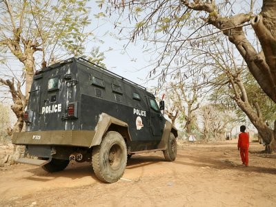Une patrouille de police près du collège de Kagara où 42 personnes ont été enlevées, le 18 février 2021 au Nigeria - Kola Sulaimon [AFP/Archives]