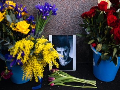 Sur le mémorial érigé à la mémoire de l'opposant russe Boris Nemtsov, à l'occasion du sixième anniversaire de son assassinat, dans le centre de Moscou, le 27 février 2021 - Dimitar DILKOFF [AFP]