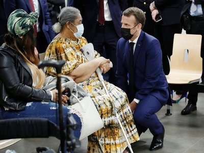Emmanuel Macron au centre de vaccination de Bobigny (Seine-Saint-Denis), le 1er mars 2021 - BENOIT TESSIER [POOL/AFP]