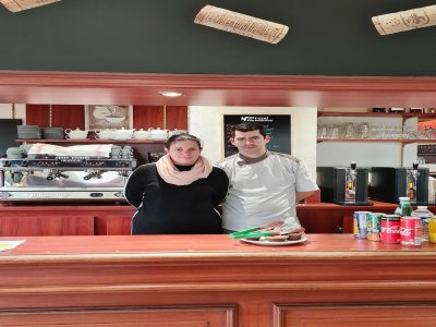 Flora et Arnaud Lebouc, gérants du restaurant le Gardin, situé avenue de l'Hippodrome.