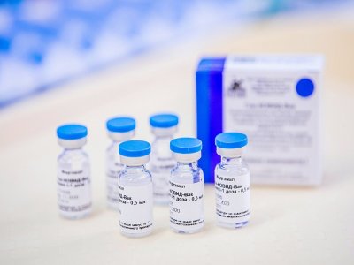 Des flacons du vaccin russe Spoutnik V contre le Covid-19, le 12 février 2021  dans un hôpital de Budapest, en Hongrie - Zoltan BALOGH [POOL/AFP/Archives]
