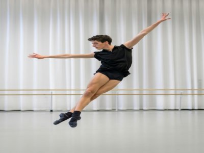 Le danseur égyptien Luca Abdel-Nour, le 3 mars 2021 à la Zurich Dance Academy, en Suisse - Fabrice COFFRINI [AFP]