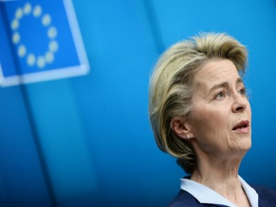 La présidente de la Commission européenne Ursula von der Leyen lors d'une réunion à Bruxelles le 26 février 2021 - JOHANNA GERON [POOL/AFP]