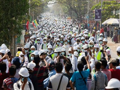 Manifestation contre le coup d'Etat militaire, le 5 mars 2021 à Mandalay, en Birmanie - STR, STR [AFP]