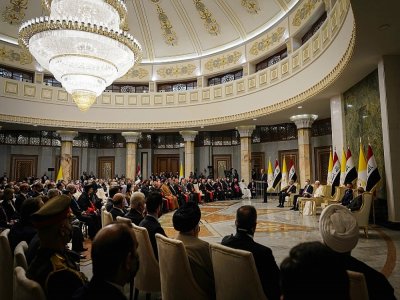 Des dignitaires religieux musulmans écoutent le pape à Bagdad le 5 mars 2021 - Ayman HENNA [AFP]