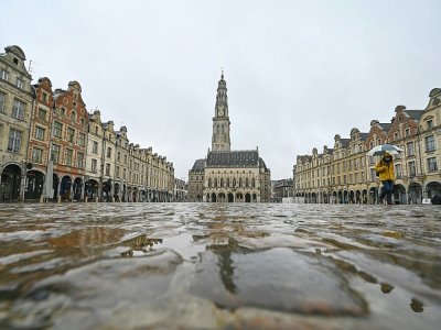 La place des Héros désertée pour cause de confinement à Arras (Pas-de-Calais), le 4 mars 2021 - DENIS CHARLET [AFP]