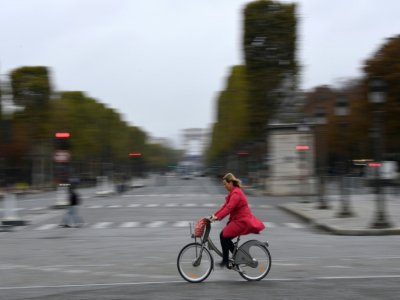 Pour Chris Blache, co-fondatrice de "Genre et Ville", "le problème est que les conditions dans lesquelles on peut faire du vélo aujourd'hui freinent les femmes" - CHRISTOPHE SIMON [AFP/Archives]
