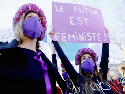 Des militantes Femen partipent à une manifestation en faveur des droits des femmes place de la République à Paris, le 7 mars 2021 - Thomas SAMSON [AFP]