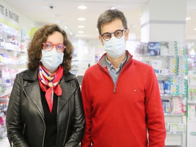 Anne et Pierre Genser tiennent la pharmacie de Biéville-Beuville. Ils se souviennent de la ruée de patients pour obtenir des masques.