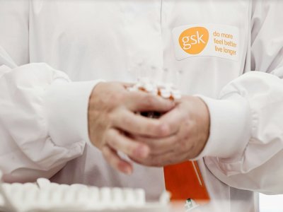 Les projets les plus avancés sont au nombre de quatre: le géant britannique GSK en partenariat avec le laboratoire californien Vir, l'américain Regeneron, son compatriote Eli Lilly et le sud-coréen Celltrion - Kenzo TRIBOUILLARD [AFP/Archives]
