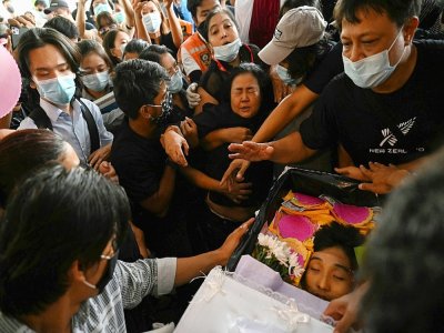 Les obsèques d'un étudiant tué durant les manifestations, à Rangoun le 18 mars 2021 - STR [AFP]