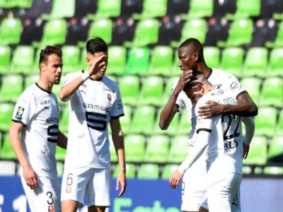 La joie des Rennais après un but marqué contre Metz, lors de leur match de L1, le 20 mars 2021 au stade Saint-Symphorien à Longeville-lès-Metz - JEAN-CHRISTOPHE VERHAEGEN [AFP]