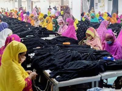 Dans une usine de vêtements à Gazipur, le 15 mars 2021 - Munir Uz zaman [AFP]
