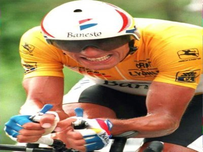 L'Espagnol Miguel Indurain, lors du contre-la-montre au Tour de France, le 22 juillet 1995 au Lac de Vassivière.

Picture dated 22 July 1995 shows five times winner of the Tour de France, Spain's Miguel Indurain.    Photo prise le 22 juillet 1995 du - PASCAL PAVANI [AFP/Archives]