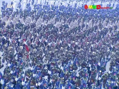 Des soldats birmans participent à une parade militaire, le 27 mars 2021 à Naypyidaw (capture d'écran via AFPTV d'images diffusées par Myawaddy TV) - Handout, AFP PHOTO / Myawaddy TV [Myawaddy TV/AFP]