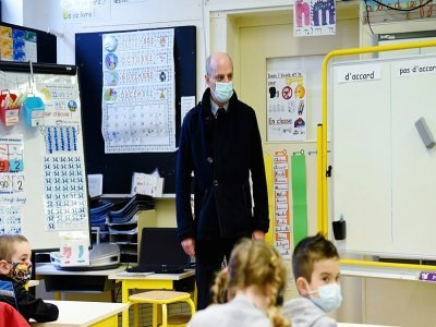 Le ministre de l'Education Jean-Michel Balquer dans une classe d'éciole primaire à la Ferté-Milon (Aisne), le 26 mars 2021 - FRANCOIS LO PRESTI [AFP]