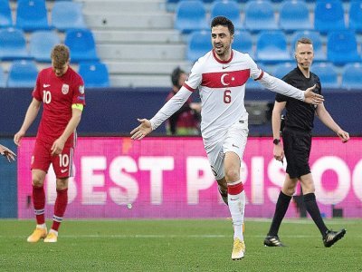La joie du milieu de terrain turc, Ozan Tufan, après son but marqué contre la Norvége, lors de leur match de qualification (groupe G) pour la Coupe du monde 2022, le 27 mars 2021 à Malaga (Espagne) - JORGE GUERRERO [AFP]