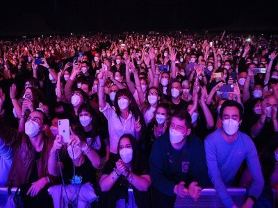 5.000 spectateurs assistent au concert du groupe de rock Love of Lesbian, le 27 mars 2021 à Barcelone - LLUIS GENE [AFP]