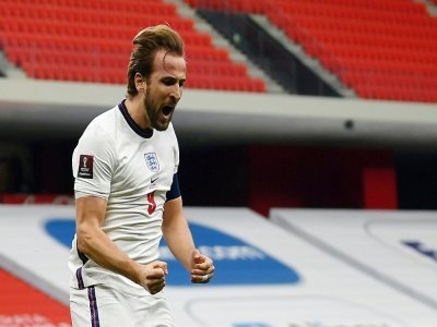 Le capitaine anglais Harry Kane célèbre son but contre l'Albanie en match de qualification pour le Mondial-2022, à Tirana, le 28 mars 2021 - OZAN KOSE [AFP]