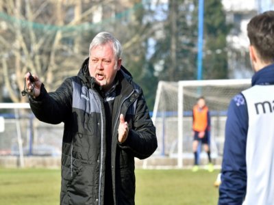 Amar Osim, l'entraîneur du FC Zeljeznicar, lors d'une séance d'entraînement à Sarajevo, le 18 mars 2021 - ELVIS BARUKCIC [AFP]