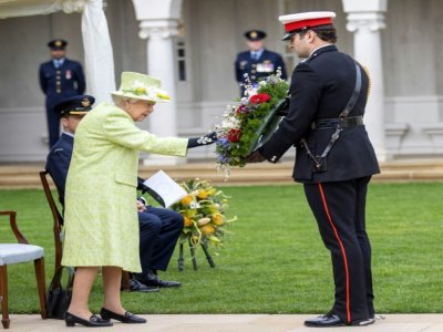 La reine Elizabeth II, 94 ans, le 31 mars 2021 lors d'une cérémonie dans un mémorial militaire du Surrey, en Angleterre - Steve REIGATE [POOL/AFP]