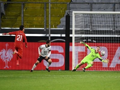Le milieu de terrain de la Macédoine du nord, Eljif Elmas, marque le 2e but pour son équipe face à l'Allemagne, lors de leur match de qualifications pour le Mondial-2022, le 31 mars 2021 à Duisbourg - Ina Fassbender [AFP]