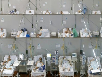Des patients atteints par le Covid-19 à Santo André, Etat de Sao Paulo, au Brésil le 26 mars 2021 - Miguel SCHINCARIOL [AFP/Archives]