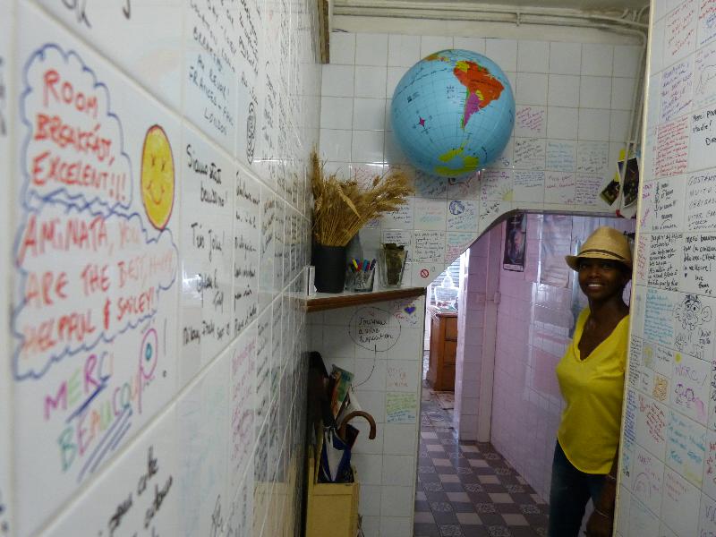 Le fameux mur d'Aminata, son livre d'or, sur lequel les hôtes de passage font part de leurs impressions