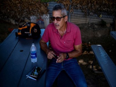 Carlos Gonzalez, propriétaire de la ferme Gonzalez, à Guanica, à Porto Rico, le 29 mars 2021 - Ricardo ARDUENGO [AFP]